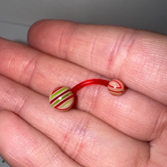 14 gauge Red and Green Flag Design Belly Ring - Picture 13 of 13